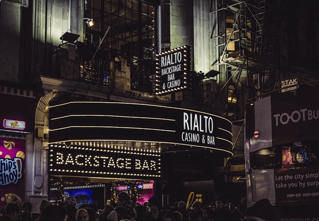 Beste Spielbank-Apps 2025 für iOS & Menschenähnlicher roboter